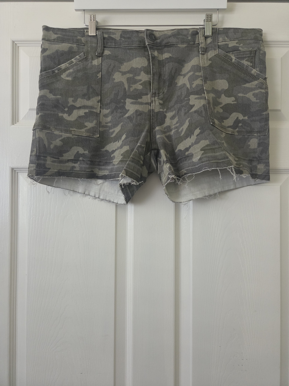 KUT Women’s Camo Utility Shorts - Olive Green Size 18